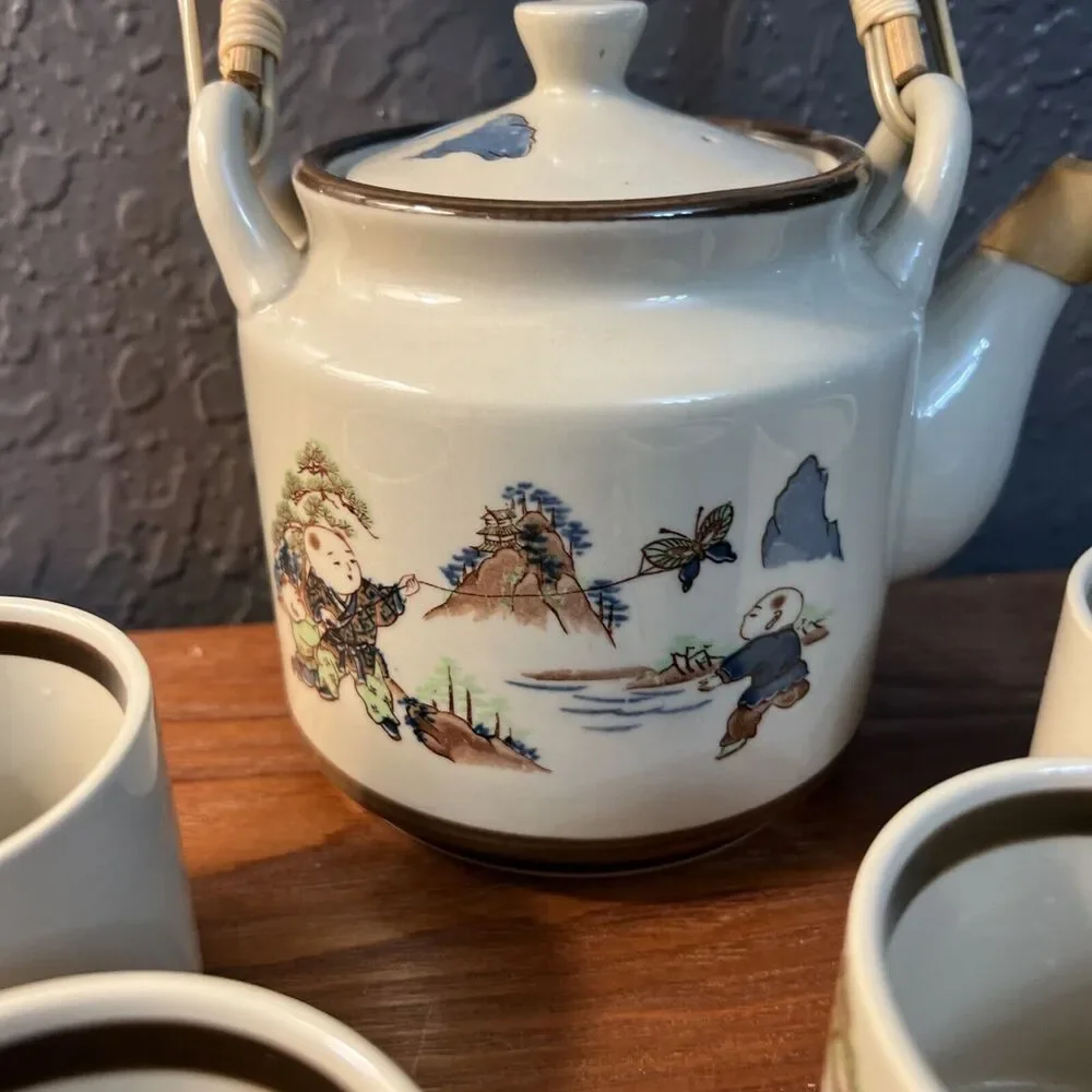 Teapot japanese  with bamboo Handle and 4 cups Vintage